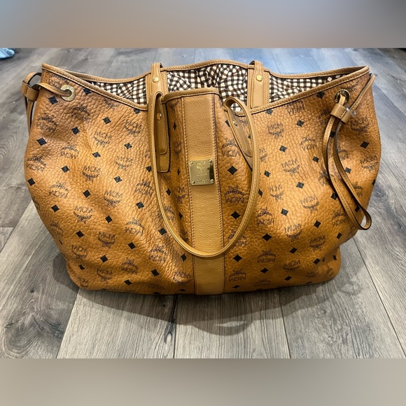 MCM LARGE REVERSIBLE TOTE